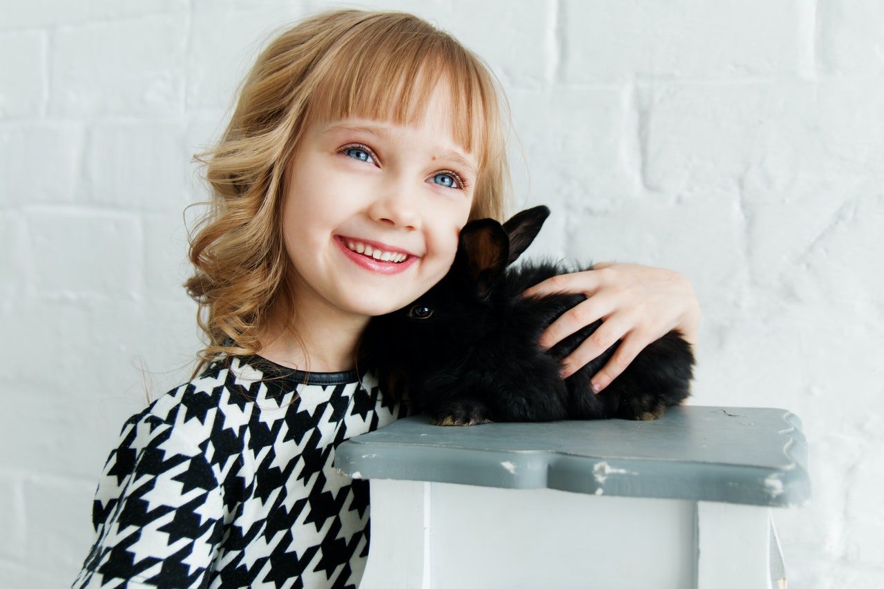 Picture of toddler with bunny from Zoo in California